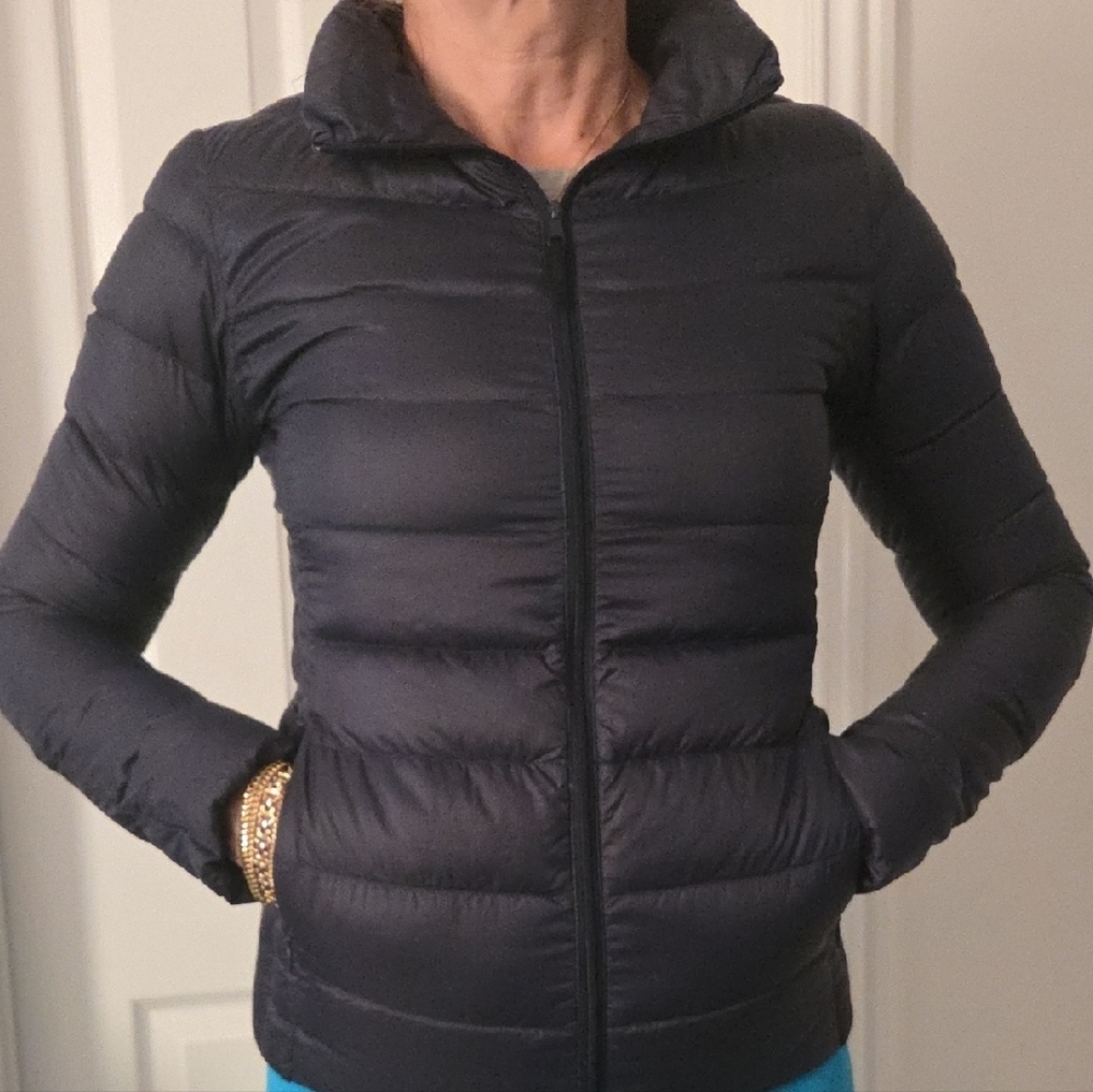 Uniqlo Women's Black Puffer Jacket - Picture 4 of 6